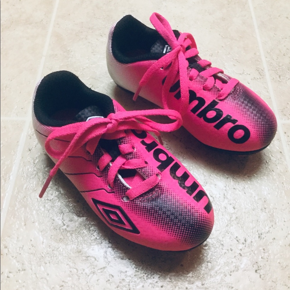 ⚽️ GIRLS “UMBRO” SOCCER CLEATS ⚽️